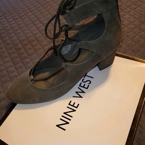 Nine West Green Suade Shoe. Size 10.5 1.4 Inch Heel